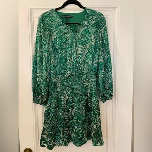 Euc White House black market green and gray patterned long sleeve dress. Small